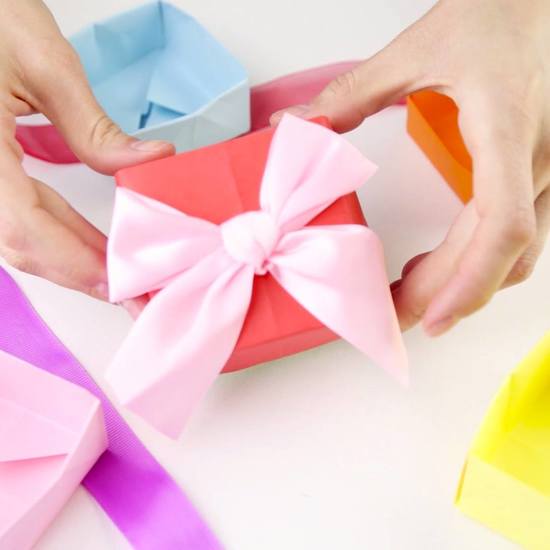 Hướng dẫn gấp hộp quà từ giấy màu siêu đơn giản