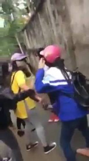 Phú Thọ: Học sinh nữ đánh nhau dã man !