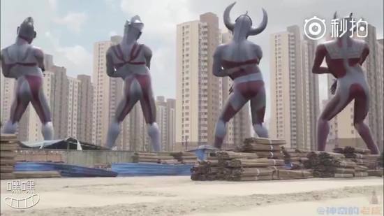 Ultraman: khi không có quái thì mình lập team quẩy ^^