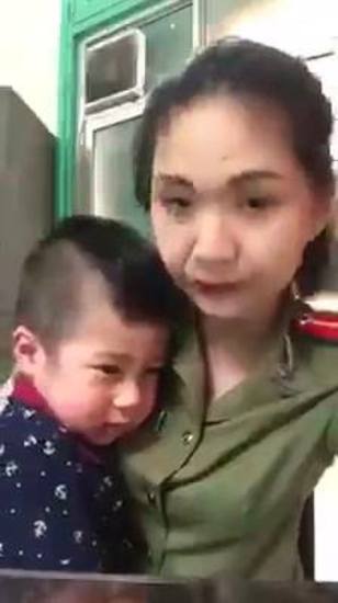Mọi người share giúp cháu bé Quốc Cường 4 tuổi, bị lạc bố mẹ tại Hồ Hoàn Kiếm, Hà Nội.